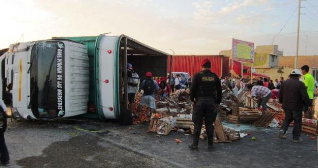 Chimbote: Volcadura de camión en la Panamericana Norte deja como saldo 1 muerto y 5 heridos