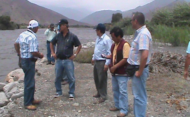 Santa: Buscan evacuar a la población que habita en el margen del río