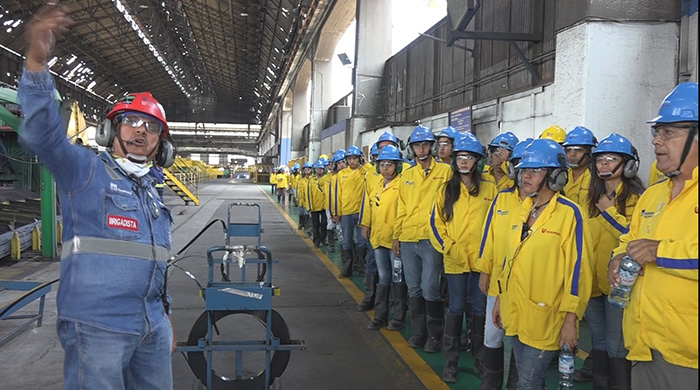 Alumnos de la Universidad San Pedro visitaron planta de Siderperú