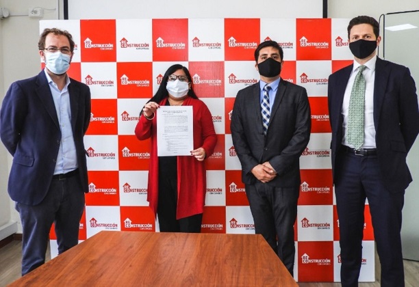 Reconstrucción con Cambios firma contrato para construir defensas ribereñas en Áncash