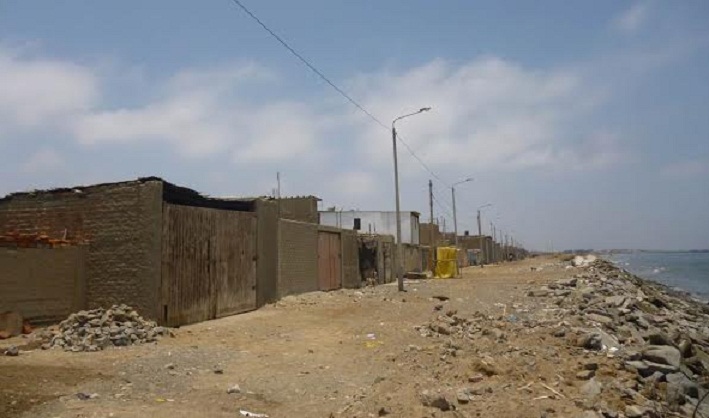 Piden ayuda de programa de vivienda para evacuar a familias de la zona costera  