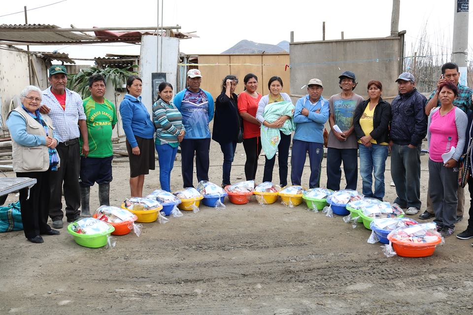 Vinzos: unas 20 familias afectadas por El Niño Costero recibieron  canastas de víveres