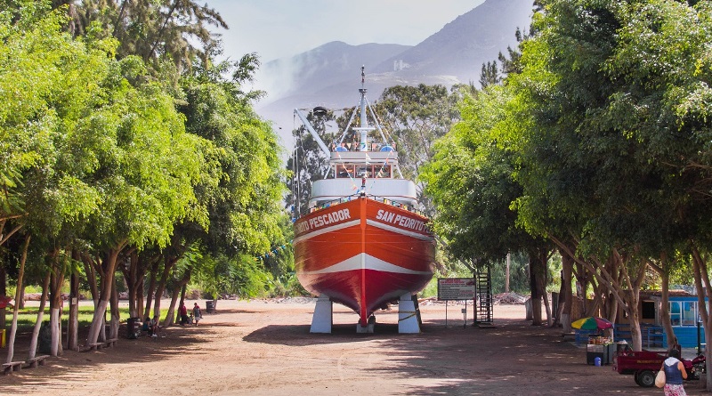 Cierran acceso a lancha museo del vivero forestal de Chimbote