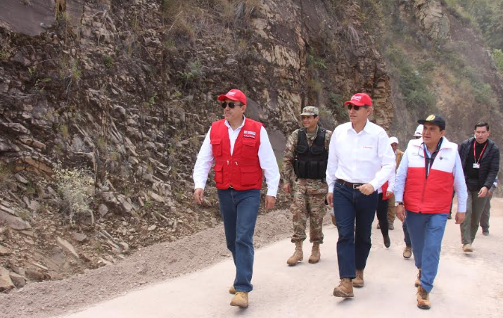 Vizcarra y viceministro de Transportes supervisaron obras del corredor vial que une La Libertad y Áncash