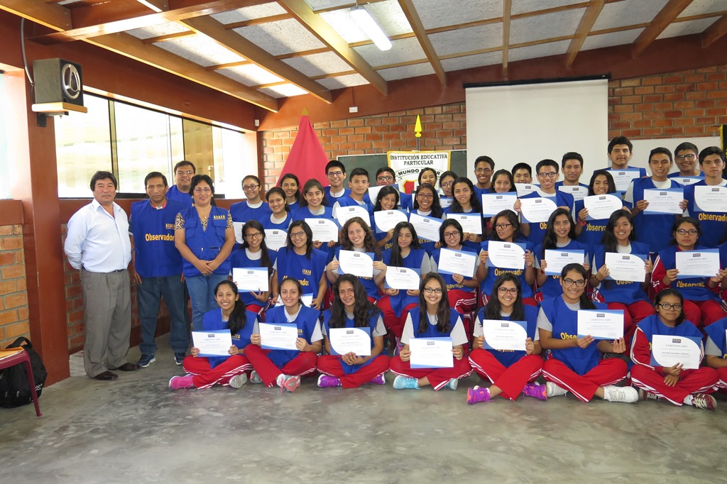 Escolares de Chimbote recibieron certificados como observadores electorales de Transparencia