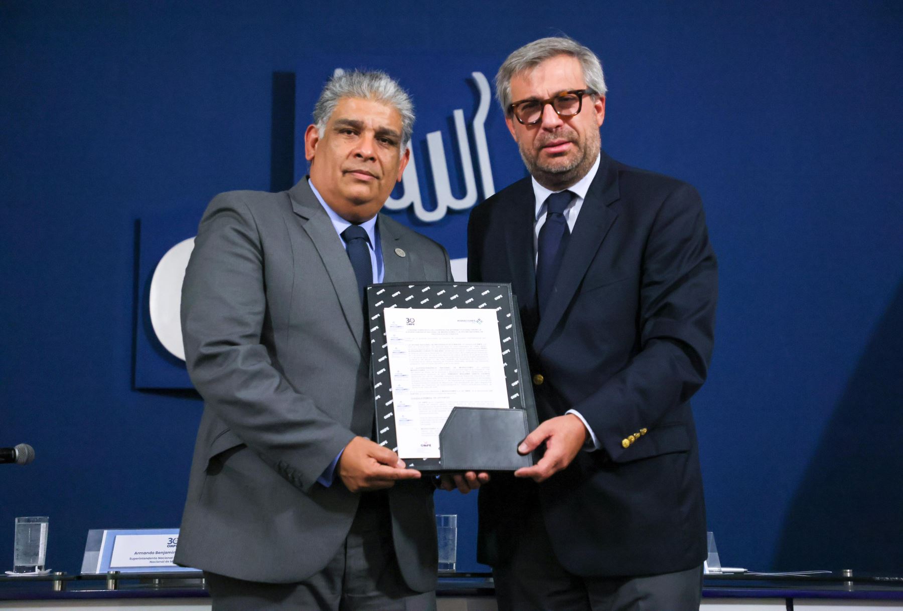 ONPE y Migraciones firman convenio para facilitar voto digital de peruanos en extranjero