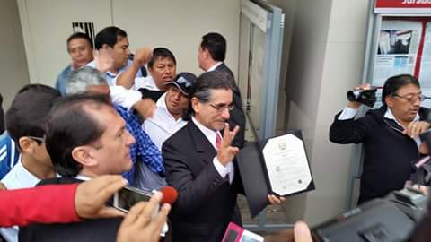 JNE entregó credenciales a Waldo Ríos para que asuma Gobierno Regional de Áncash