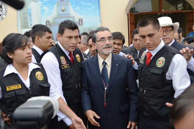 Waldo Ríos encabeza actividades cívico religiosas en Chimbote