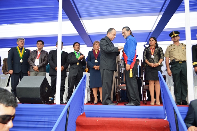 Waldo Ríos no ofrece nada concreto para Chimbote en discurso de su tercera juramentación