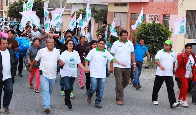 Walter Soto recorre casa por casa dando a conocer su plan de gobierno        