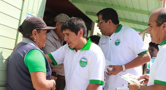  Candidato Walter Soto expone su plan de gobierno casa por casa