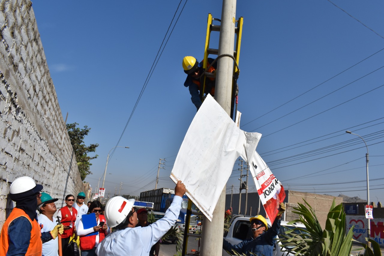Hidrandina exhorta a no colocar propaganda política en postes de alumbrado público