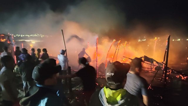 Fuego arrasa con 10 ranchos en “Señor de los Milagros” en Nuevo Chimbote