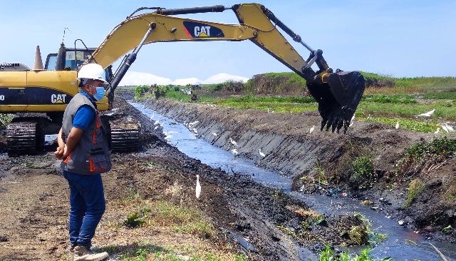 Chinecas ejecuta mantenimiento de drenes para evitar posibles desbordes