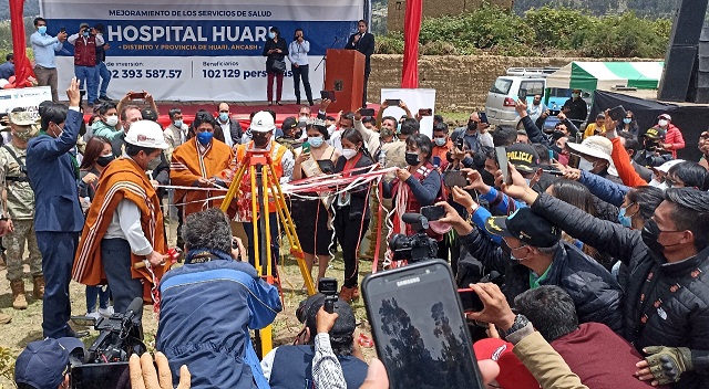 Presidente Castillo se compromete a financiar obras de Hospital La Caleta y Chinecas