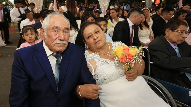 Chimbote: 152 parejas unieron sus vidas en el II matrimonio civil masivo 2023