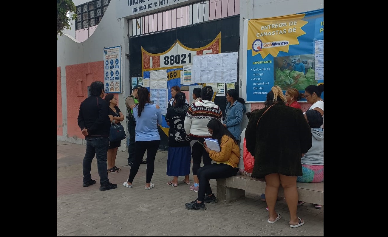 Nuevo Chimbote: padres impiden ingreso de directora a colegio Alfonso Ugarte por supuestos maltratos