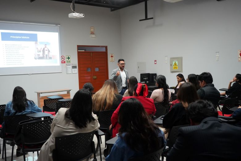 UCV Chimbote: catedrático colombiano realizó conversatorio con estudiantes de comunicaciones