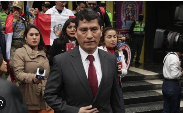 Colchado asegura que hay audios de presuntos ofrecimientos ilícitos del abogado de la presidenta Boluarte