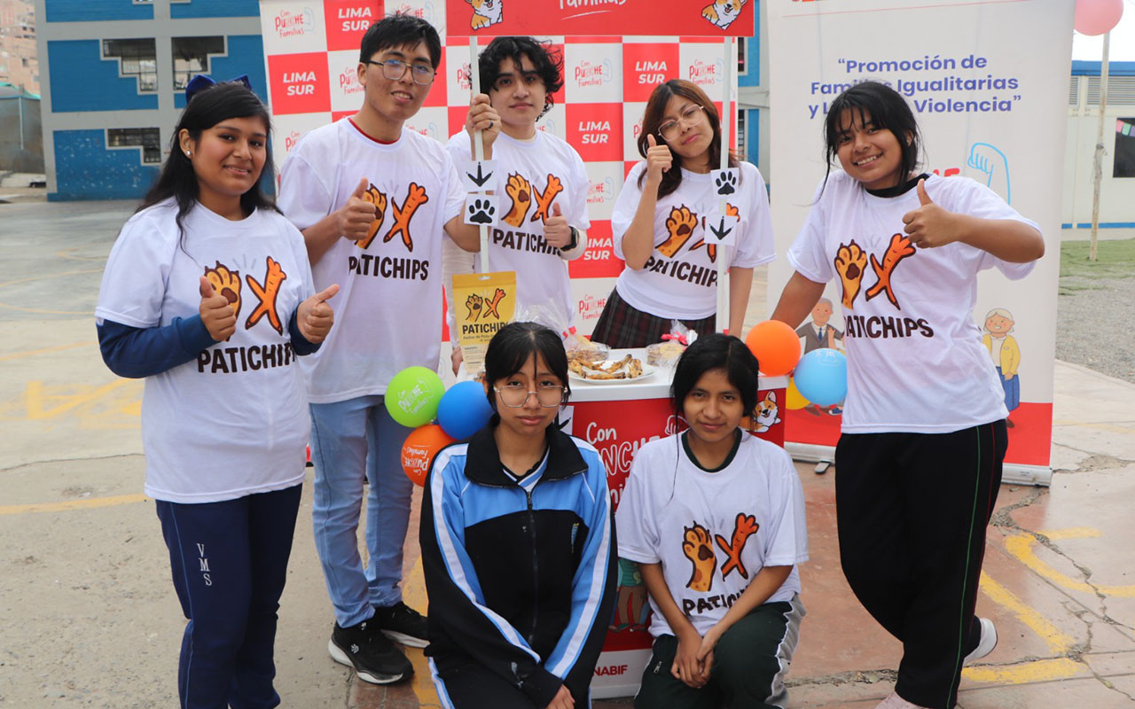 Adolescentes emprendedores crean “PatiChips”, snack natural para perros