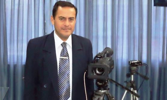 En conferencia de prensa, periodista es agredido por seguidores de candidato Víctor Jaimes