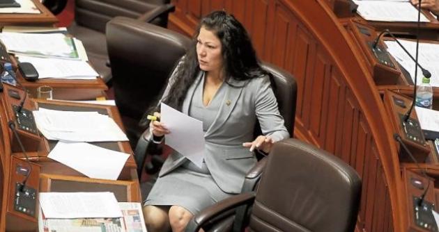 Comisión parlamentaria devuelve al PJ levantamiento de inmunidad contra Yesenia Ponce  