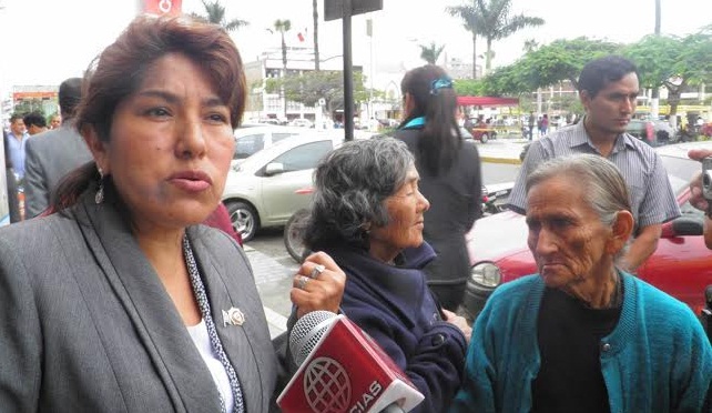   Gobernadora molesta por ancianos que ya no reciben “Pensión 65”  