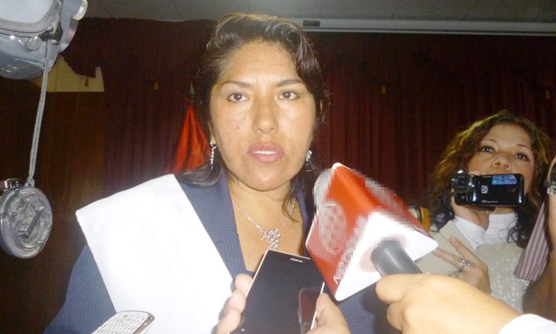 Juramentó nueva gobernadora de la provincia del Santa
