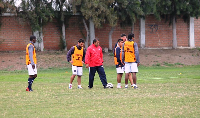 Zamora reitera confianza a Reyes y pidió efectividad a sus delanteros