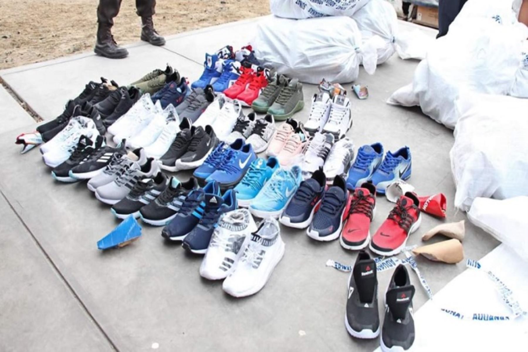 Incautan en Chimbote gran cantidad de zapatillas de marca de procedencia ilegal