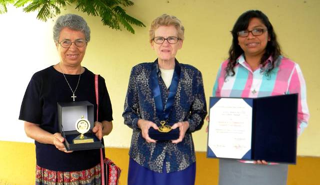 Medalla de Santo Toribio para las Hermanas de la Caridad del Verbo Encarnado