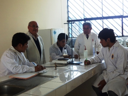médicos laboratorio